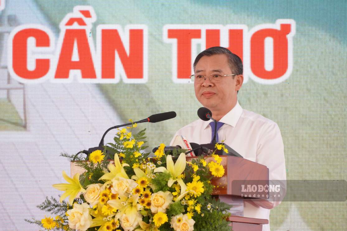 Ông Trương Cảnh Tuyên – Chủ tịch UBND TP Cần Thơ phát biểu tại buổi lễ. Ảnh: Tạ Quang (ảnh chụp ngày 27.10)