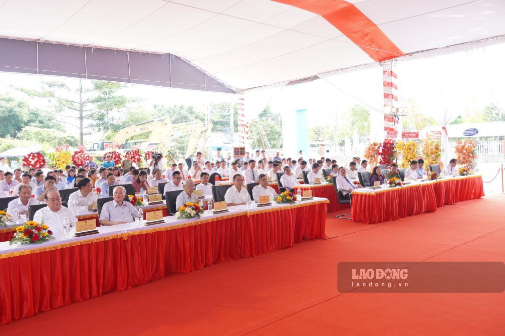 Quang cảnh buổi lễ. Ảnh: Tạ Quang (ảnh chụp ngày 27.10)