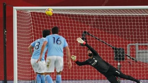 Đè bẹp Liverpool, Manchester City vững vàng ngôi đầu Premier League