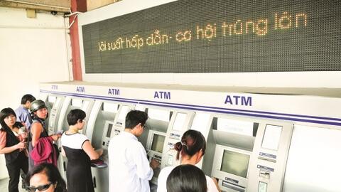 Cần một cơ chế chia sẻ phí dịch vụ thẻ phù hợp
