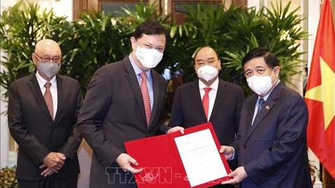 Chủ tịch nước Nguyễn Xuân Phúc tiếp lãnh đạo một số tập đoàn của Singapore