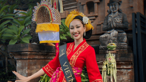 Đoàn Hồng Trang được các thí sinh Miss Global 2022 yêu mến