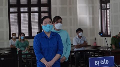 Nhân viên phòng đăng ký đất đai lấy 19 sổ đỏ của dân cho bạn mượn để giãn nợ