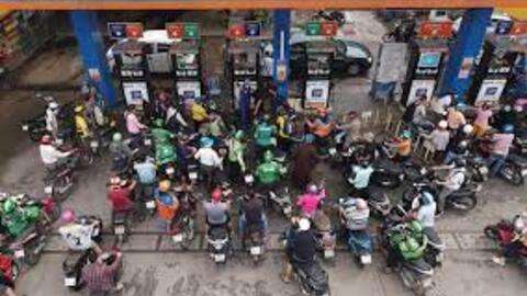 Ngân hàng Nhà nước yêu cầu cung đủ vốn cho doanh nghiệp đầu mối xăng dầu