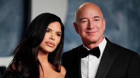 Tỷ phú Amazon Jeff Bezos đính hôn cùng bạn gái phóng viên sau 4 năm hẹn hò