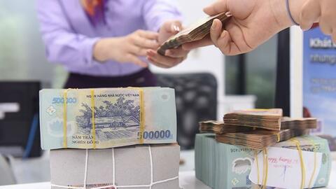 Lãi suất tiết kiệm tụt mạnh: Kỳ hạn 6 tháng xuống dưới 6%
