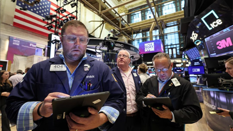 Lãi suất trái phiếu xuống thấp, Nasdaq Composite lập đỉnh tháng 8