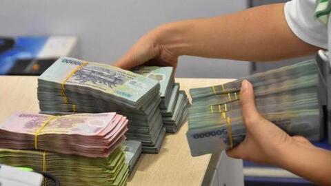 NHNN liên tục hút tiền: 227 nghìn tỷ rút khỏi lưu thông, lãi suất liên ngân hàng tăng gấp đôi