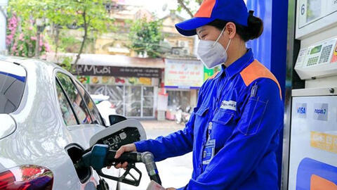 Đợt đầu tiên điều chỉnh theo lịch mới, giá xăng dầu thêm 1 lần giảm