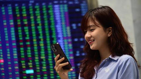 Nhịp đập Thị trường 23/11: Cổ phiếu bất động sản đỡ thị trường