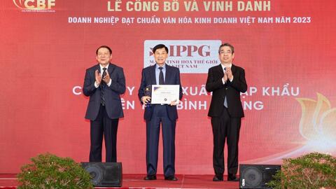 Ông Johnathan Hạnh Nguyễn và IPPG được vinh danh đạt chuẩn văn hoá kinh doanh