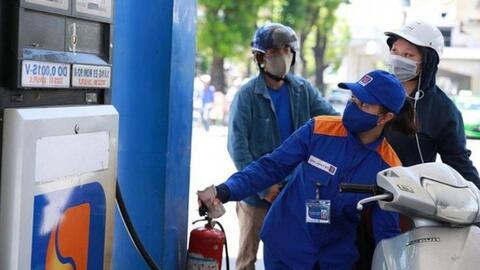 Thủ tướng: Xem xét điều chỉnh các chi phí trong tính giá cơ sở xăng dầu