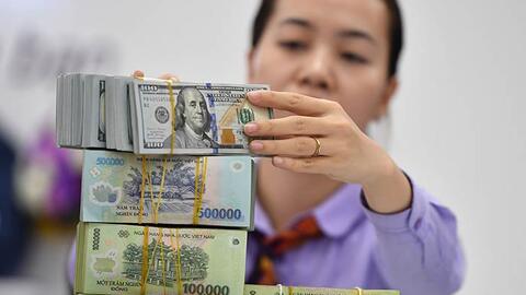 Giá USD ngân hàng vượt mốc 25.000 đồng