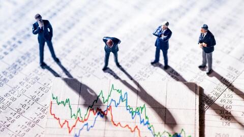 Quỹ đầu tư đẩy mạnh lực bán trước kỳ nghỉ lễ
