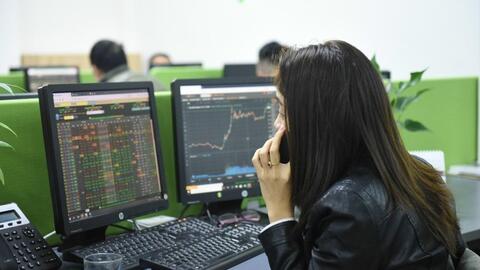Cổ phiếu bị hạn chế giao dịch vẫn tím trần 5 phiên liên tiếp, VES tung giải trình ‘văn mẫu’