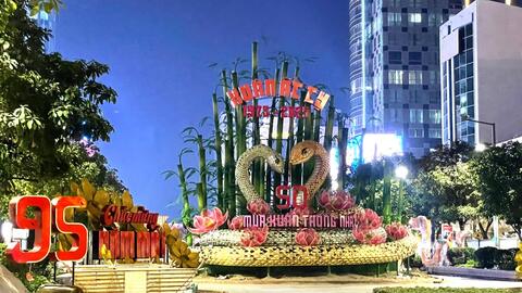 Loạt linh vật Ất Tỵ độc đáo "ngập tràn" TP Hồ Chí Minh