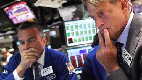 Dow Jones tăng gần 600 điểm, Bitcoin vượt 100,000 USD sau tin vui về thỏa  thuận Mỹ-Anh