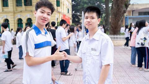 Sáng nay (6/6), gần 103.000 thí sinh Hà Nội làm thủ tục dự thi vào lớp 10