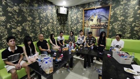 Đà Nẵng bắt quả tang 10 nam nữ phê ma túy trong quán karaoke
