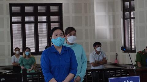 Nhân viên phòng đăng ký đất đai lấy 19 sổ đỏ của dân cho bạn mượn để giãn nợ