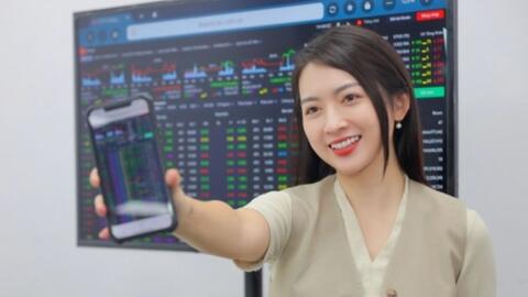 Bloomberg: Chứng khoán Việt Nam phục hồi mạnh mẽ sau năm tồi tệ nhất thế giới