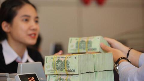 Lãi suất qua đêm bất ngờ tăng cao nhất 3 tháng