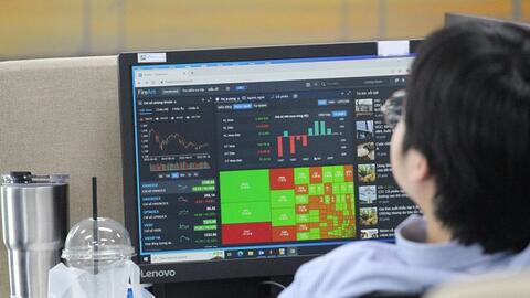 Lãi suất giảm mạnh, dòng tiền sẽ chảy vào chứng khoán trong năm 2024?