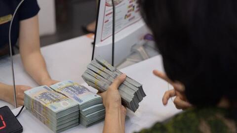 Ngân hàng tăng lãi suất lên 11%/năm: Chọn khách thừa tiền, có trăm tỷ gửi tiết kiệm