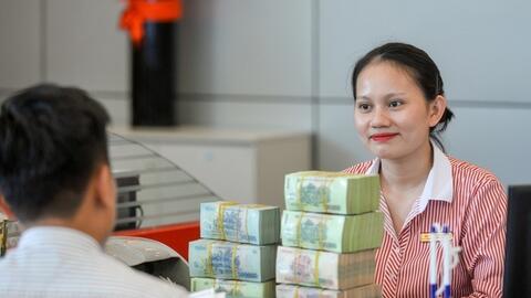 Hé lộ thu nhập của lãnh đạo và nhân viên ngân hàng năm 2023