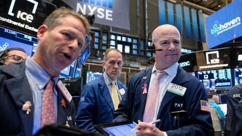 Phố Wall khởi sắc sau loạt báo cáo lợi nhuận từ các doanh nghiệp