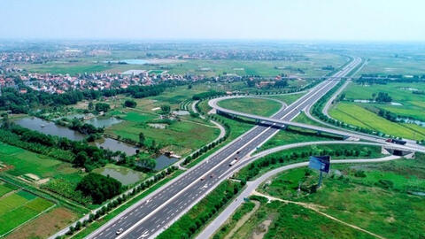 Thị trường trầm lắng, nhiều doanh nghiệp vẫn lấn sân sang bất động sản