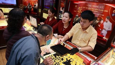Giá vàng trong nước giảm phiên đầu tuần, tỷ giá tăng thêm 15 đồng