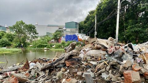 Nhức nhối vấn nạn đổ trộm phế thải để san lấp mặt bằng