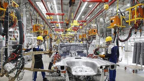 ADB dự báo kinh tế Việt Nam tăng trưởng 6%, đầu tư công là động lực chính