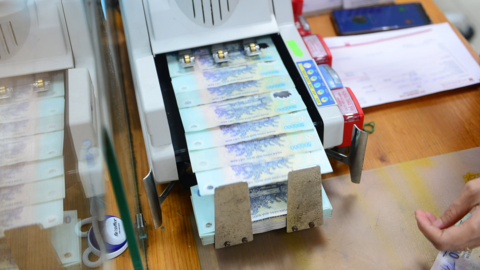 Áp lực thanh khoản hạ nhiệt, lãi suất qua đêm liên ngân hàng nhanh chóng lao dốc