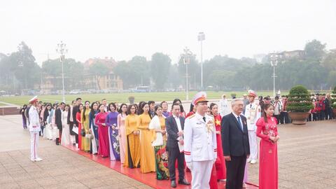 NTK Hoàng Ly nỗ lực đưa áo dài Việt vươn cao, bay xa