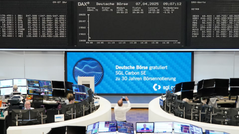 Đến lượt chứng khoán châu Âu bị bán tháo