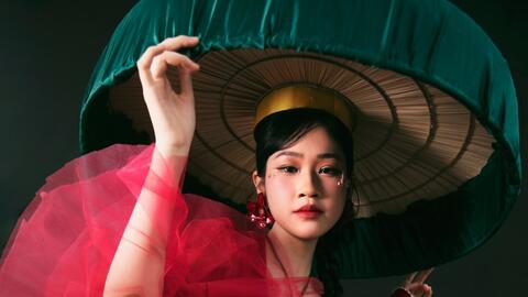 Ấn tượng với khả năng trình diễn thời trang của Đàm Thủy Tiên