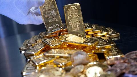 Vàng thế giới giảm gần 1%
