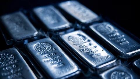 Bạc vượt mốc 50 USD mỗi ounce, đạt mức cao nhất 30 năm qua