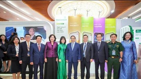 Lấy nhân dân làm gốc - lấy khách hàng làm trung tâm: Từ kim chỉ nam của Đảng đến vận dụng thực tiễn trong hành trình chuyển đổi số tại Vietcombank