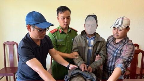 Mang tê tê đi bán, nam thanh niên bị phát hiện, bắt quả tang