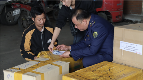 Phát hiện lượng lớn hàng hóa nghi nhập lậu qua ga Hà Nội