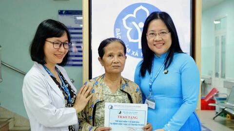 TP Hồ Chí Minh cấp thẻ BHYT miễn phí cho hơn 15.000 hộ nghèo