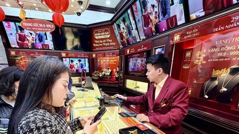 Vàng giảm sau chuỗi tăng nóng, nhu cầu trú ẩn vẫn nâng đỡ thị trường