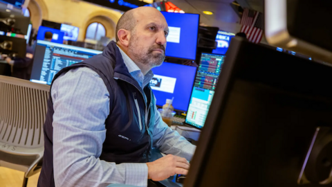 Chứng khoán Mỹ “lội ngược dòng” thành công, Dow Jones tăng hơn 200 điểm