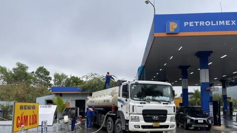 Thủ tướng yêu cầu bảo đảm nguồn cung xăng dầu, không để đứt gãy thị trường