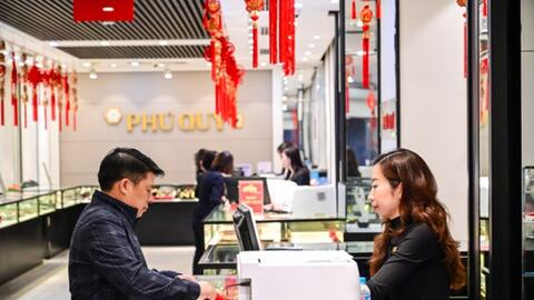 Giá vàng trong nước đi xuống, chênh lệch với thế giới ngày càng tăng