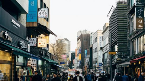 Hàn Quốc chi hàng tỷ USD tiền mặt hỗ trợ người dân trước cú sốc giá dầu