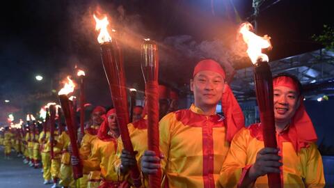 Hàng nghìn người tham gia rước đuốc Lễ hội Phủ Dầy 2026